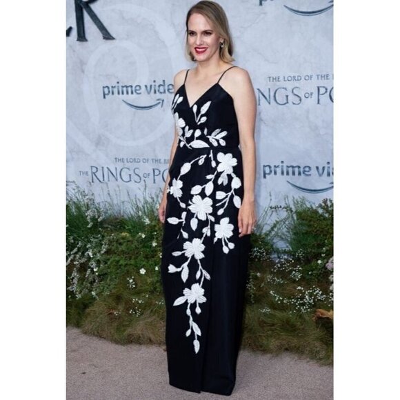 Carolina Herrera size 2 Floral Beaded Embroidered Column Gown Dress Black White - Picture 4 of 16